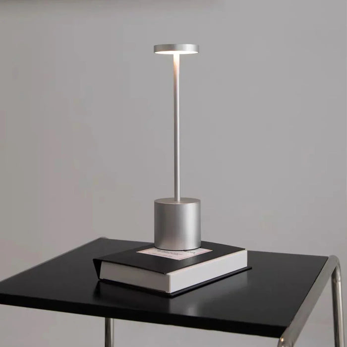 Klassisk trådløs lampe - Touch sensor LED skrivebordslampe med 3 justerbare farvetemperaturer