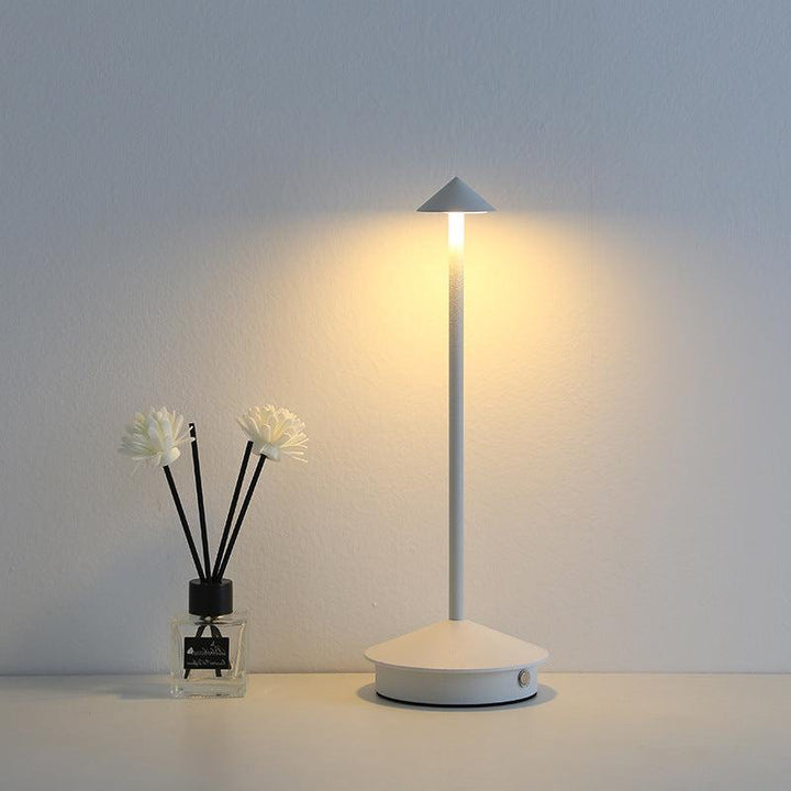 Bærbar bordlampe - Trådløs lampe inspireret af dæmpbar Pina Pro