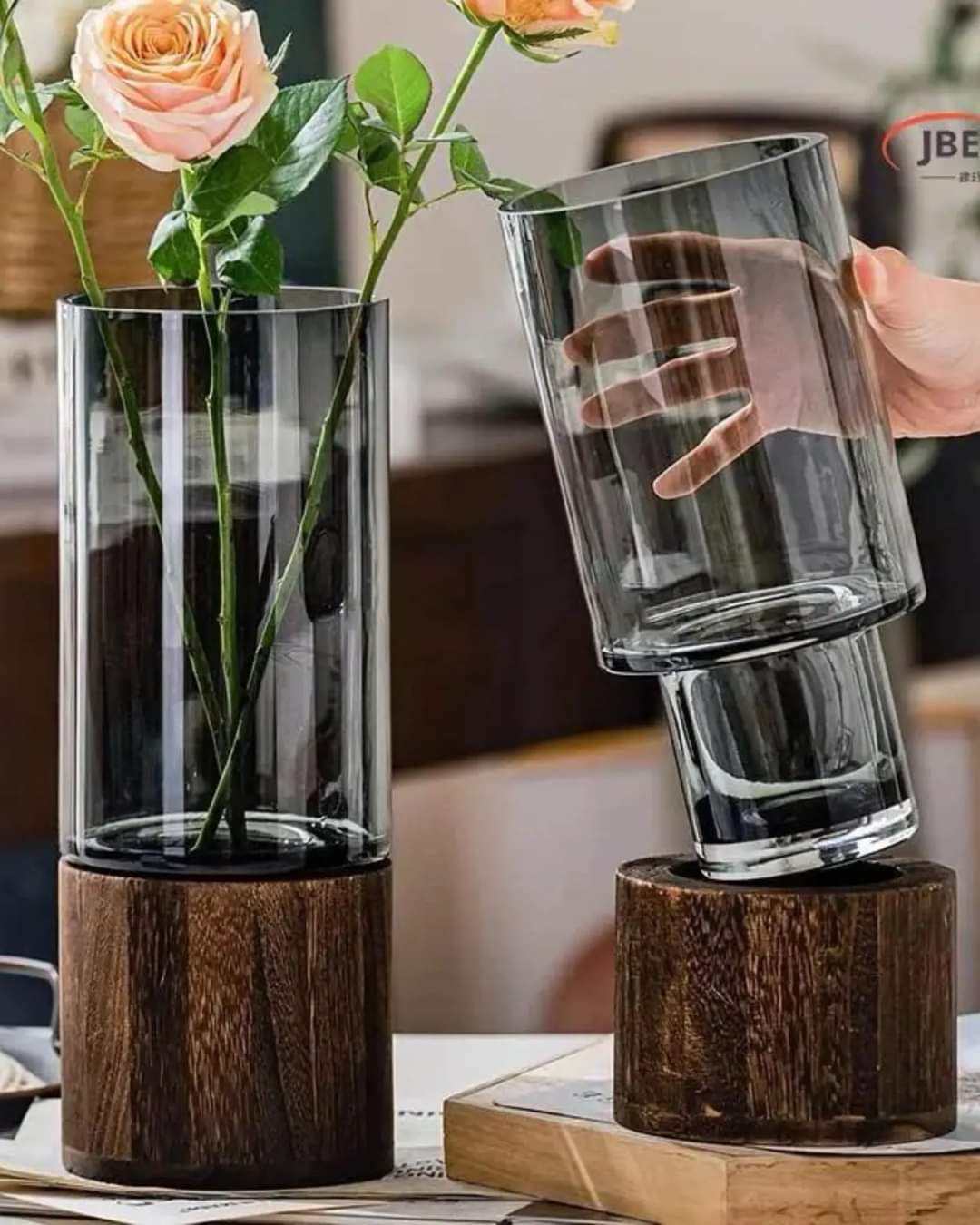 Glasblomster vase med træbund