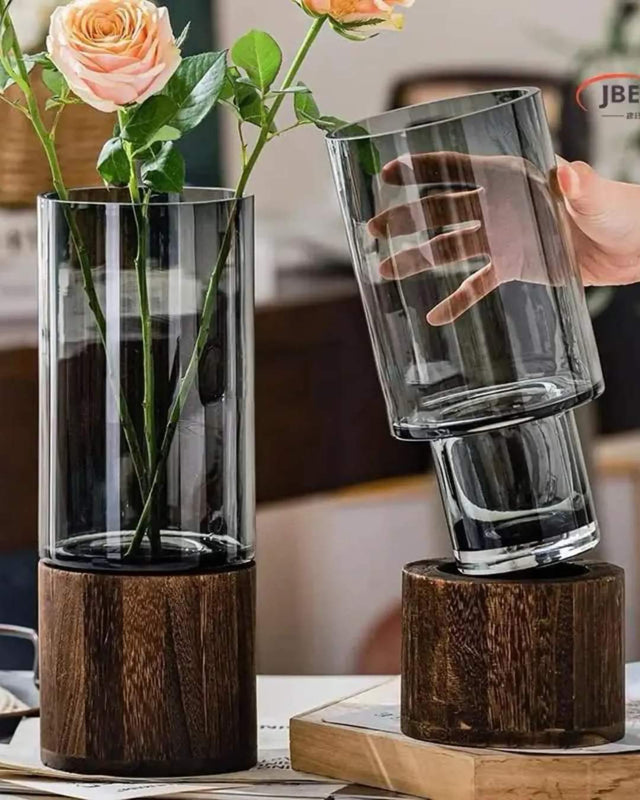 Glasblomster vase med træbund