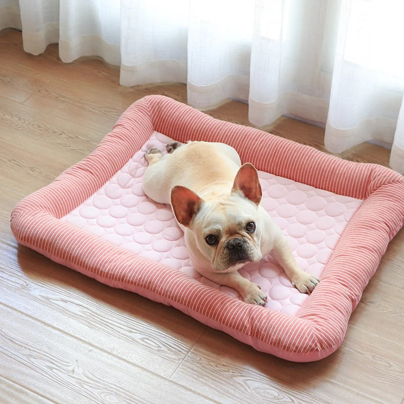 FurChill Frenchie Åndbar Hundeseng – Kølemåtte med Skridsikker Bund til Varme Dage |