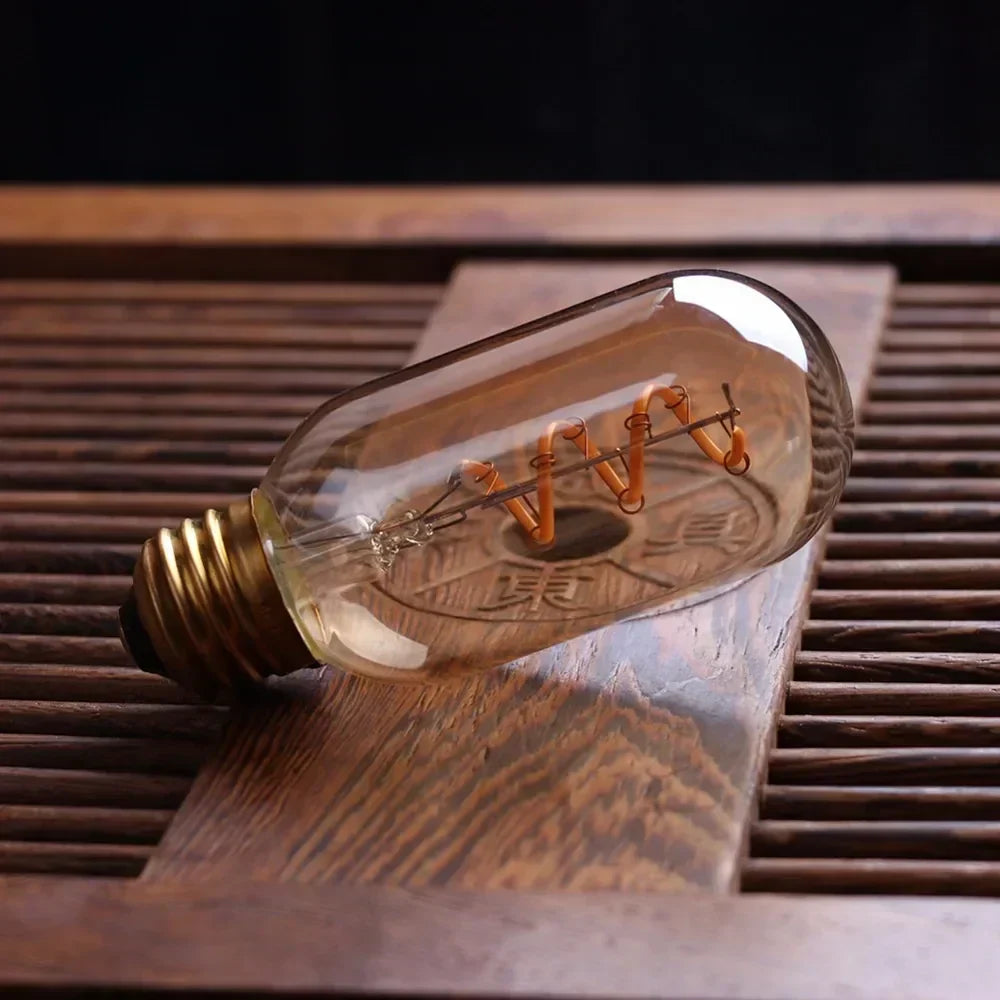 Dimmbar Vintage LED Pære (3W, E27 Base) - Gylden Spiral Filament til Kranse &amp; Dekorativ Belysning