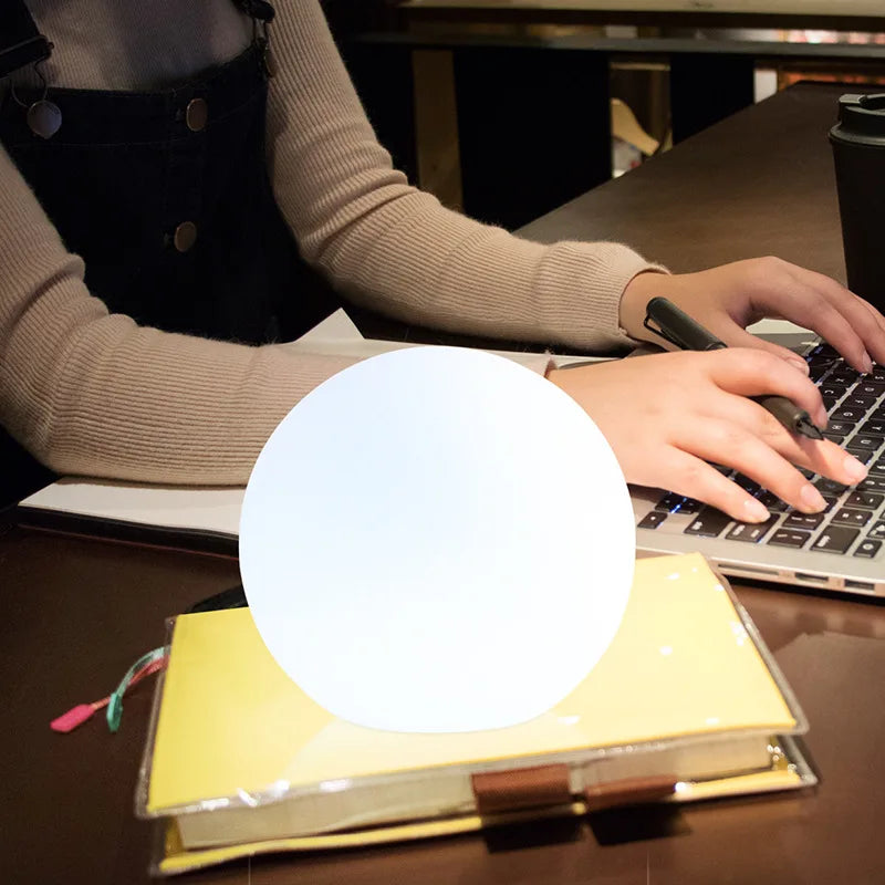 GlowSphere – Bordlampe med moderne verdens charme