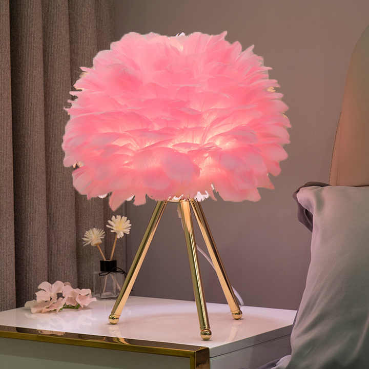 Bordlampe - FeatherLux - Dæmpbart Lys - Elegant Fjer Design
