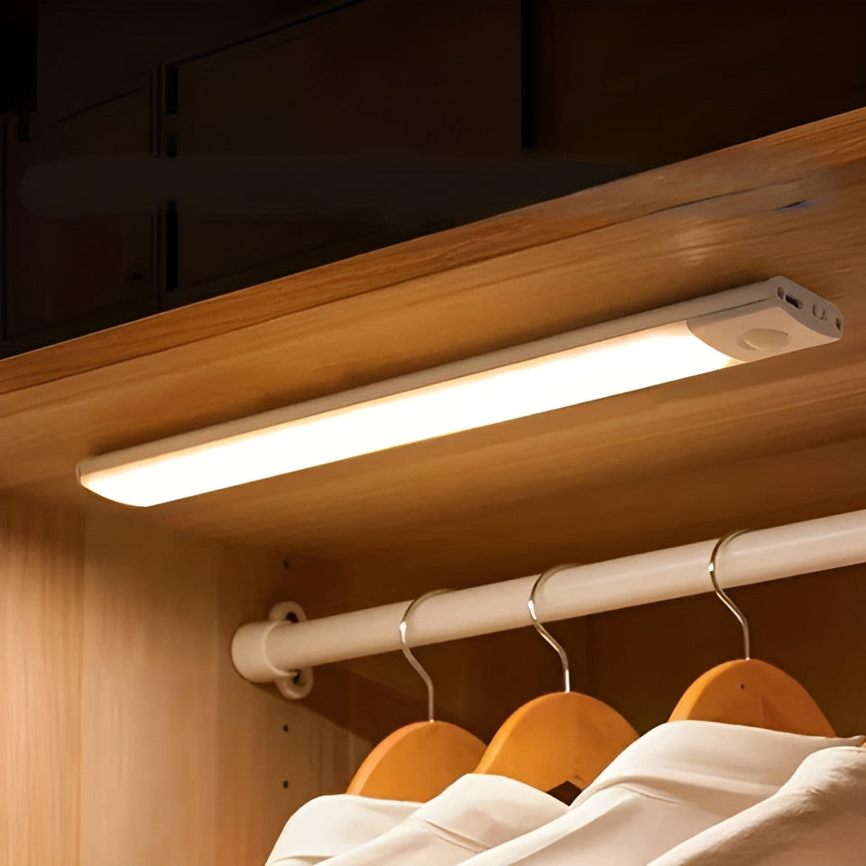 | Genopladelig LED-lampe med innovativ bevægelsessensor