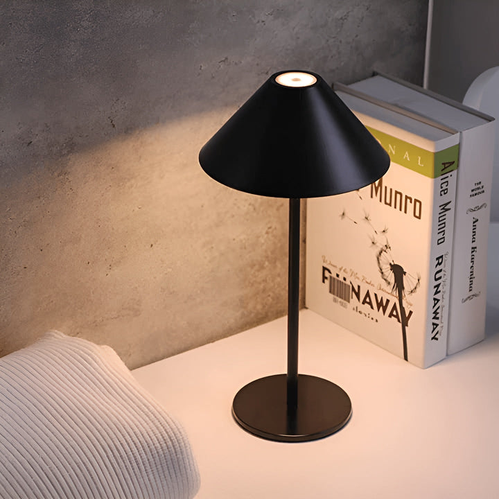 LumiLuxe - Dæmpbar nordisk kegleformet LED bordlampe med touchkontrol