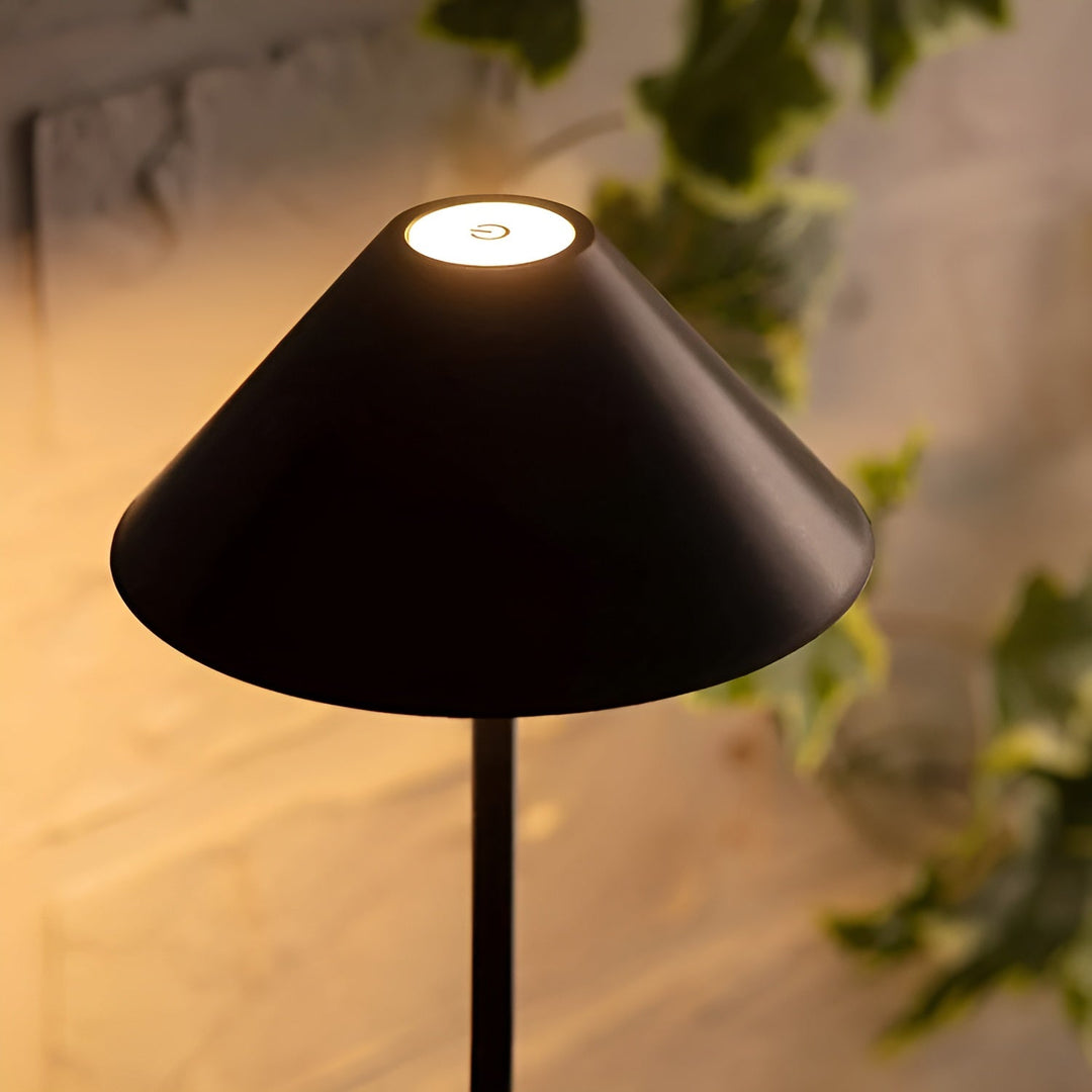 LumiLuxe - Dæmpbar nordisk kegleformet LED bordlampe med touchkontrol