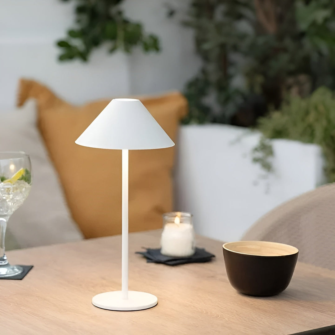LumiLuxe - Dæmpbar nordisk kegleformet LED bordlampe med touchkontrol