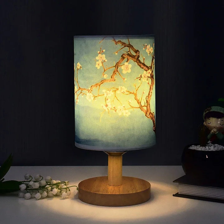 Dæmpbar LED natlampe med stofskærm i blommeblomst – Perfekt natlampe til soveværelset