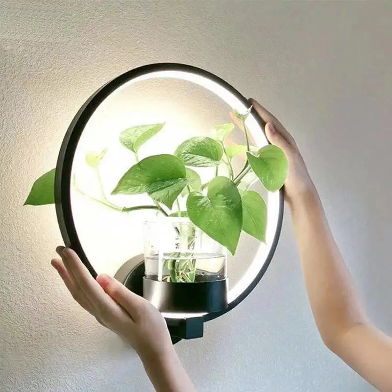 Lysestage - Plante Væglampe