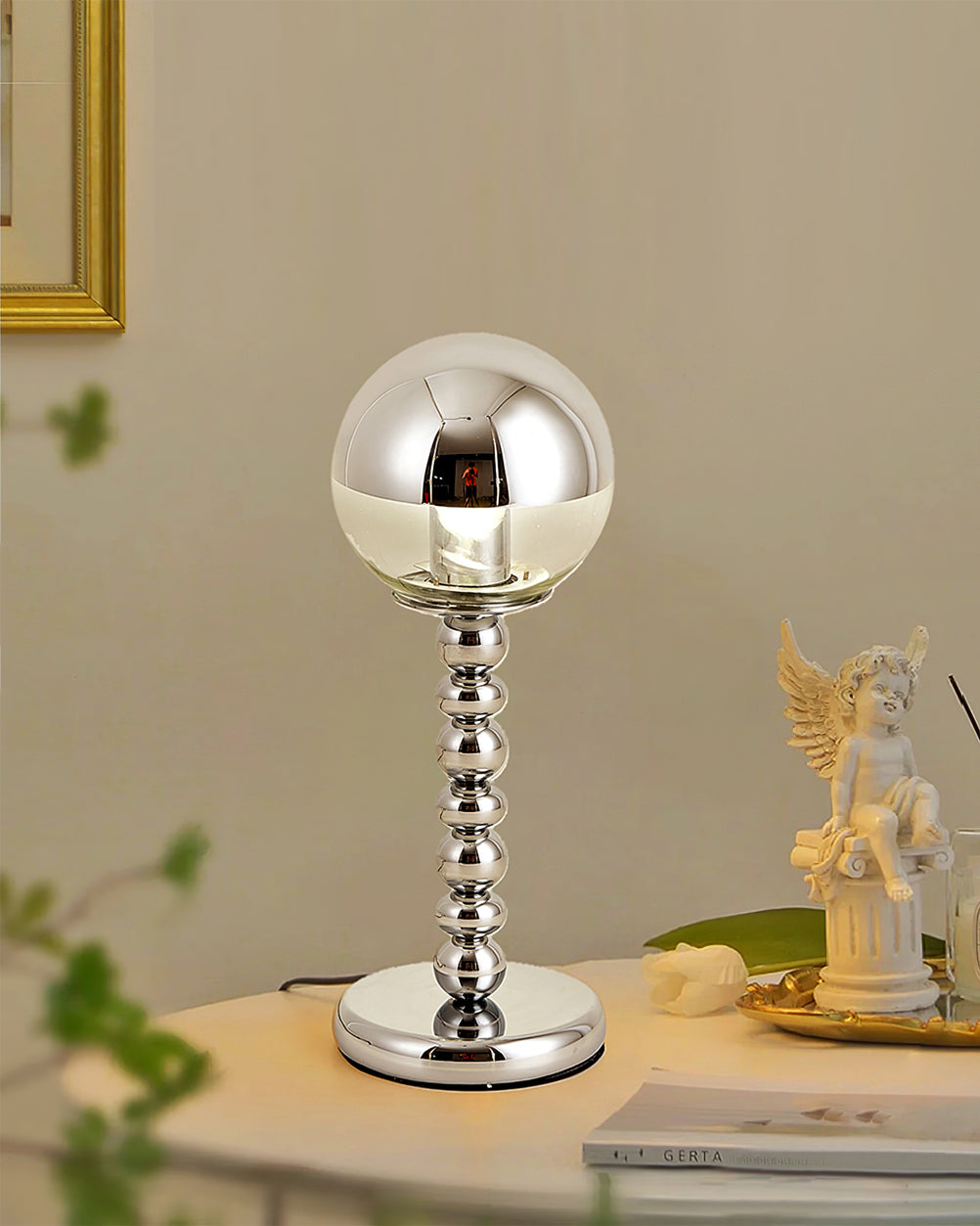 MirrorGlow – Minimalistisk Chrome Bordlampe