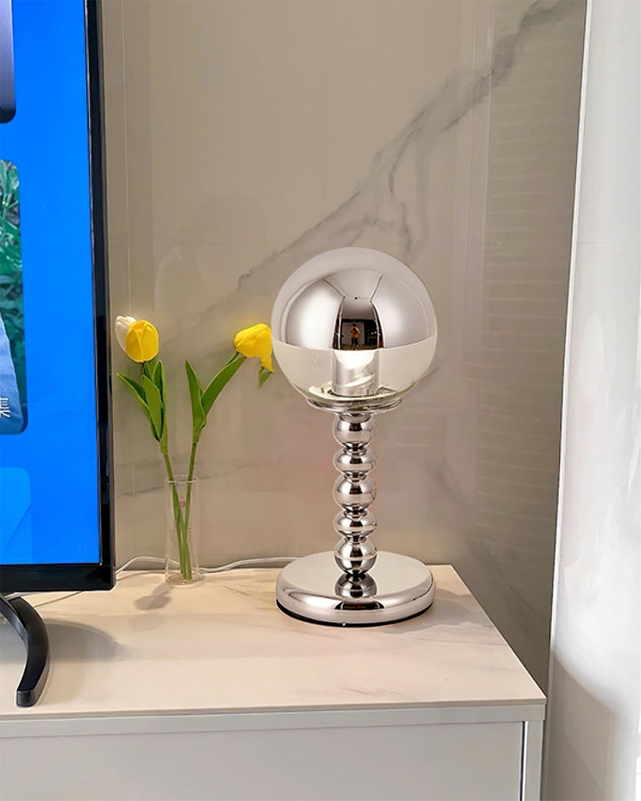 MirrorGlow – Minimalistisk Chrome Bordlampe
