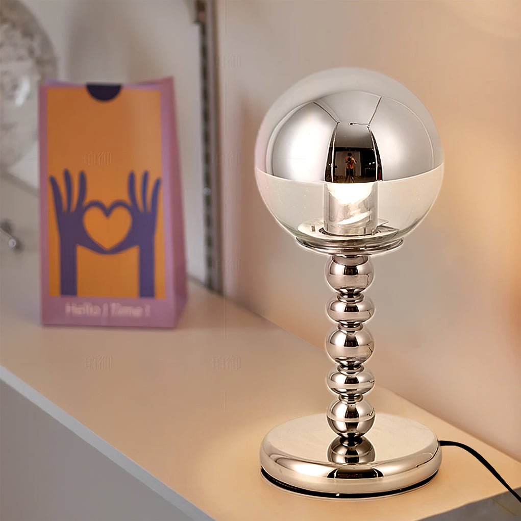 MirrorGlow – Minimalistisk Chrome Bordlampe