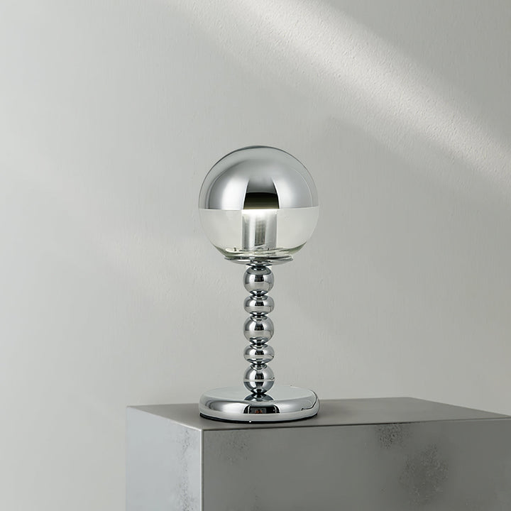 MirrorGlow – Minimalistisk Chrome Bordlampe