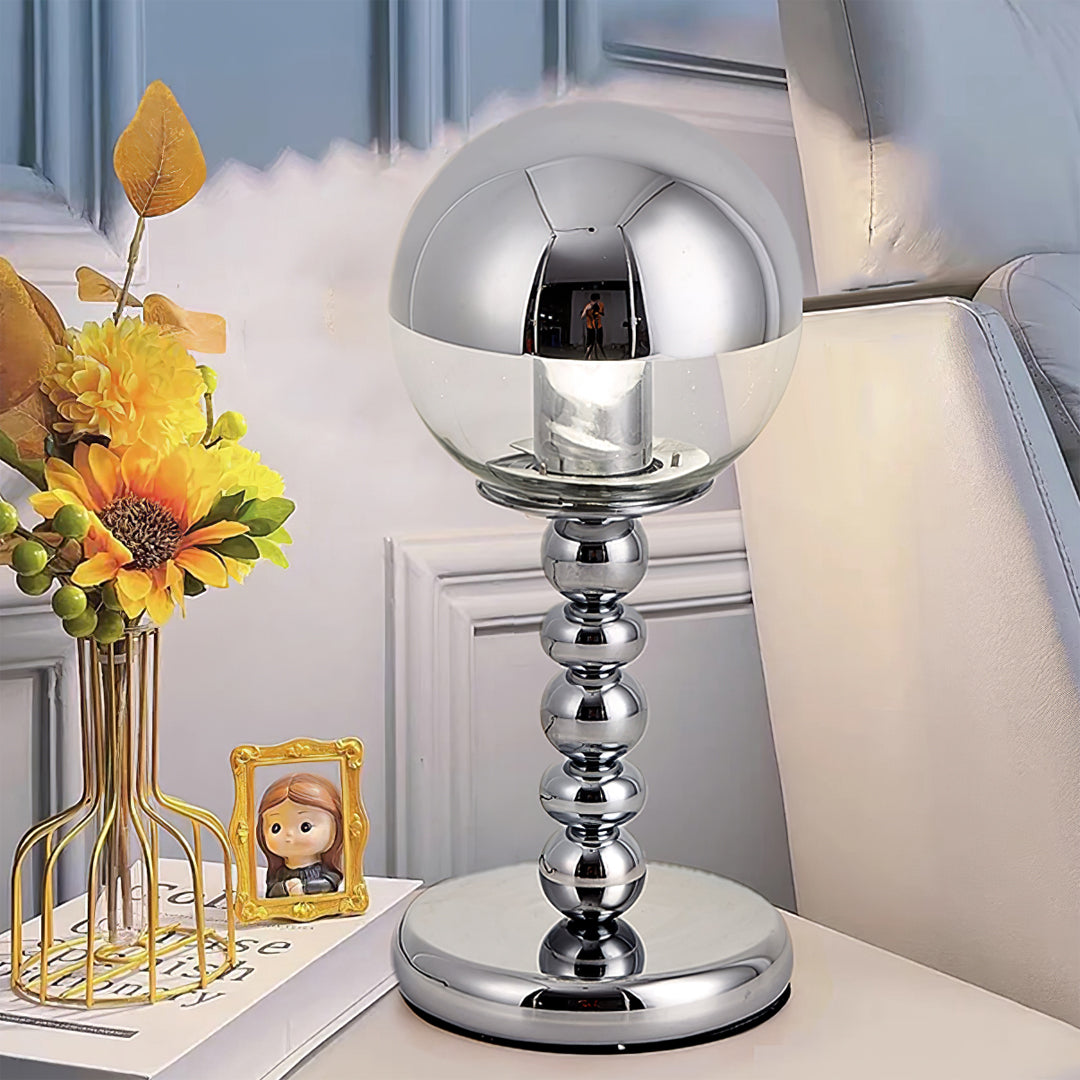 MirrorGlow – Minimalistisk Chrome Bordlampe