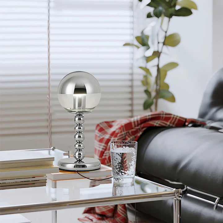 MirrorGlow – Minimalistisk Chrome Bordlampe