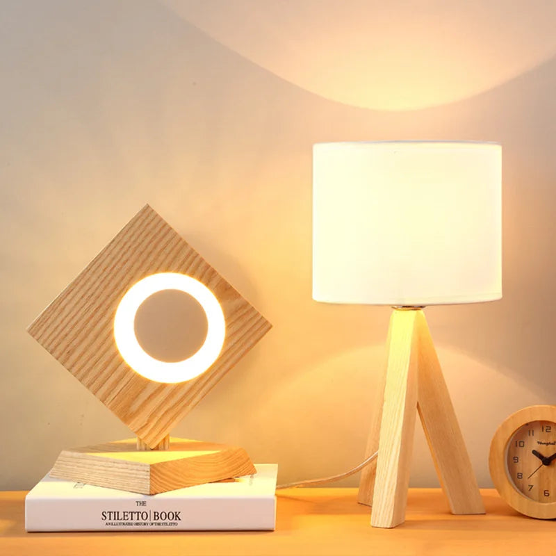 LumiHout – Moderne bordlampe lavet af træ med varm, naturlig elegance