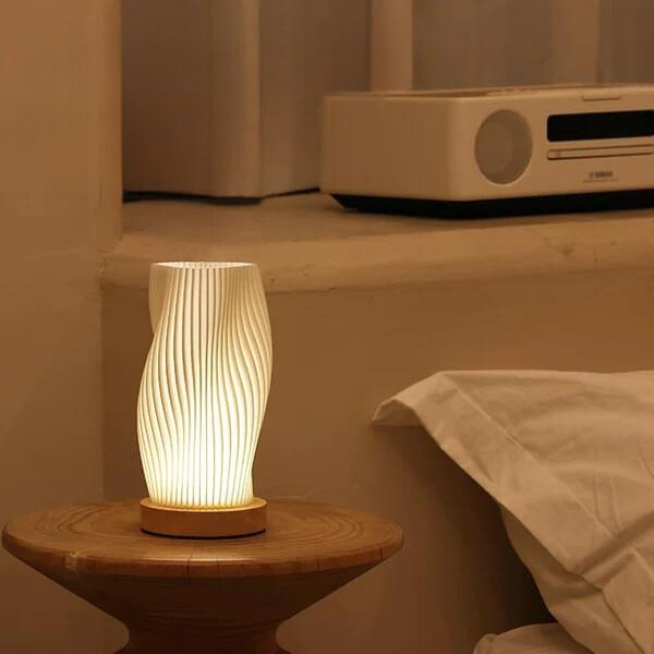 USB-Drevet &amp; Elegant Bølge-Design Bordlampe | WaveGlow