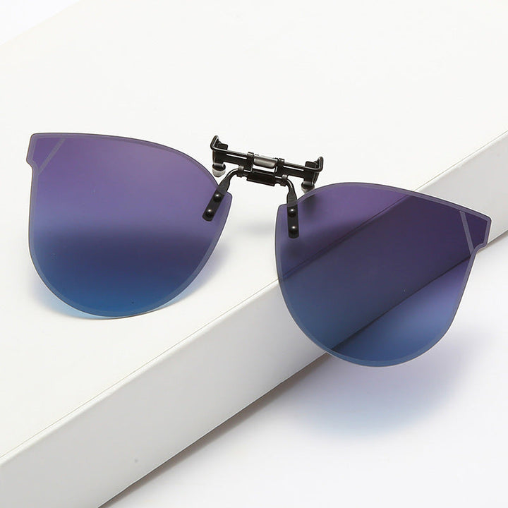 Kvindernes fashionable solbriller i futuristisk design med spejllinser