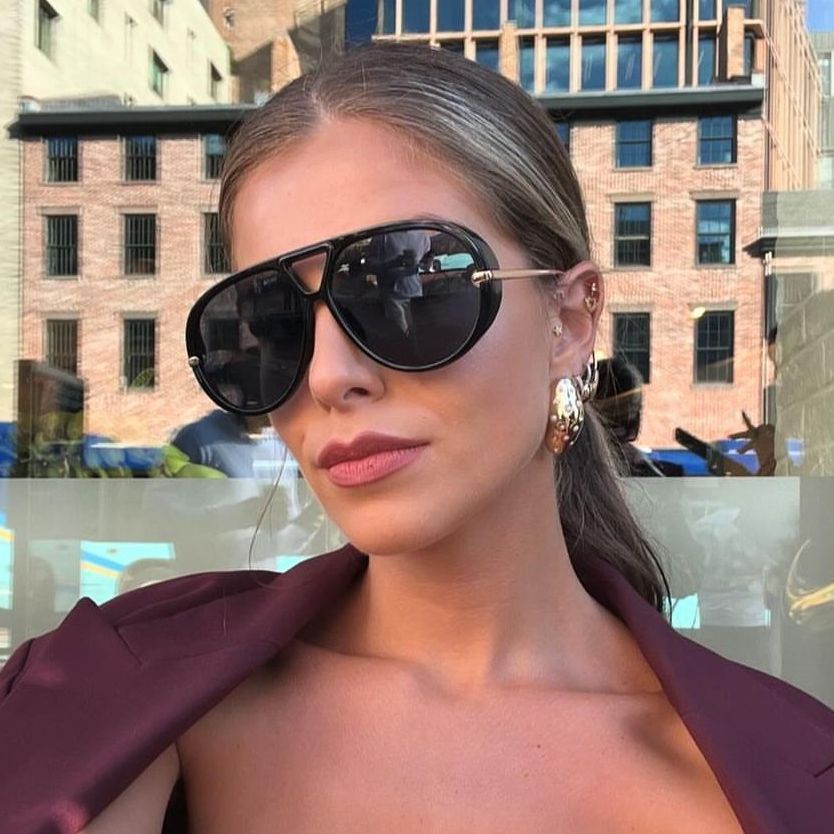 Kvindernes oversized solbriller med elegant plastikramme og spejlede linser