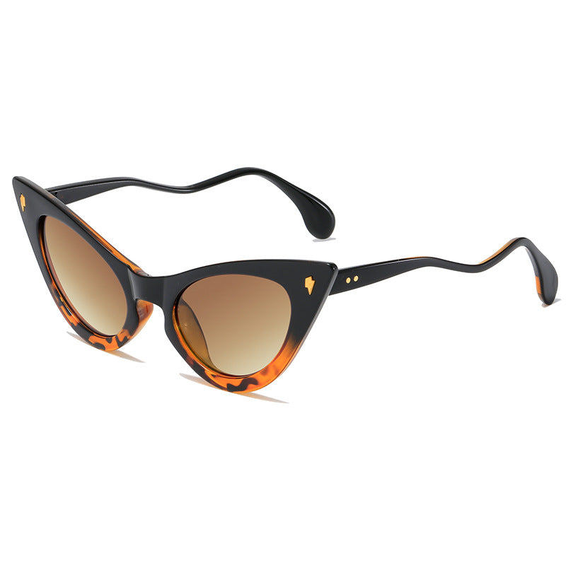 Kvinders Cat-Eye Solbriller med Spejl Linser og Elegant Detalje
