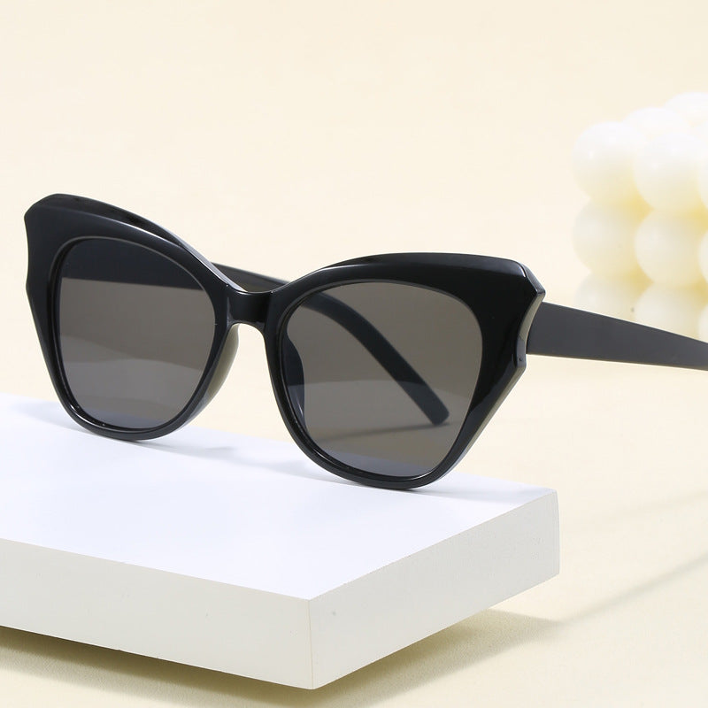 Kvinders Cat-Eye Solbriller med Ekstravagant Spejldesign