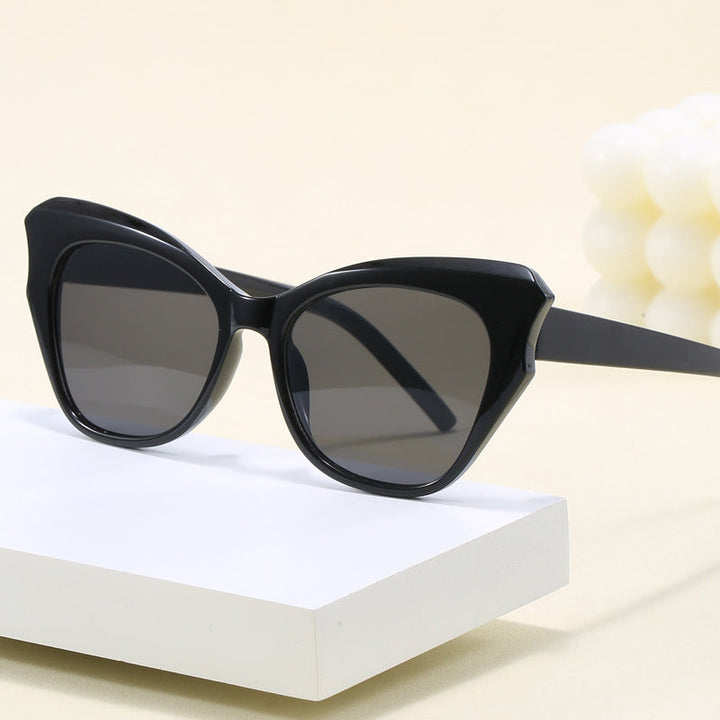 Kvinders Cat-Eye Solbriller med Ekstravagant Spejldesign