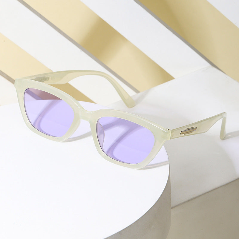 Kvinders fashionable Cat-Eye solbriller med transparent stel og spejlede linser