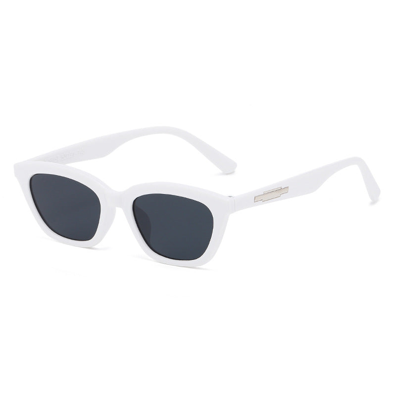 Kvinders fashionable Cat-Eye solbriller med transparent stel og spejlede linser