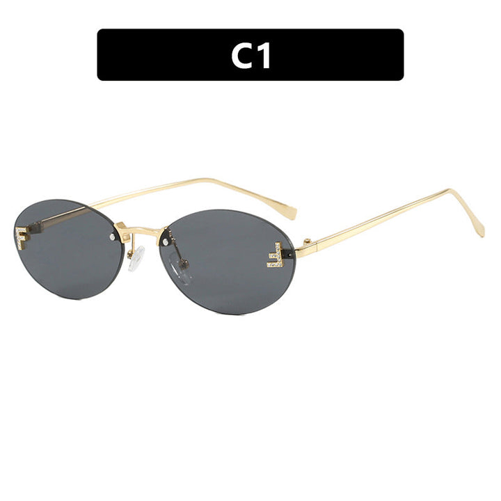 Kvindernes fashionable solbriller med elegant spejl-linse front og delikat metalramme