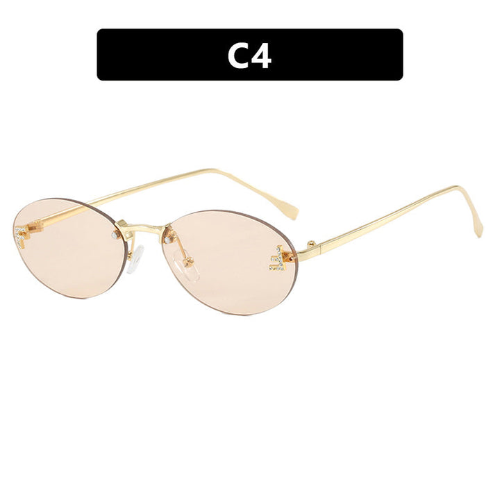 Kvindernes fashionable solbriller med elegant spejl-linse front og delikat metalramme