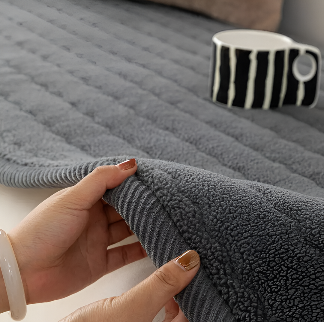 PolyesPlush Skridsikker Sofadække – Dyrevenlig, Maskinvaskbar Sofa Beskytter