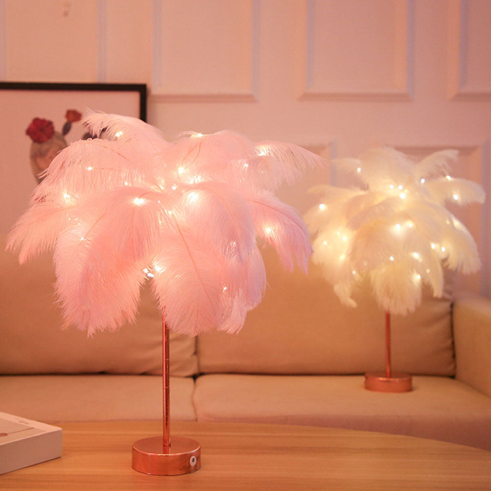 Strudse Nattelys | Eccentrisk Lampe med Fjer &amp; Rosaguld Base |