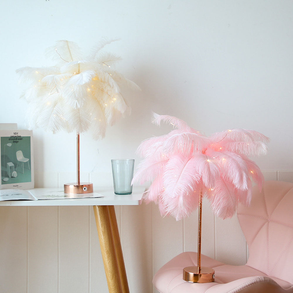 Strudse Nattelys | Eccentrisk Lampe med Fjer &amp; Rosaguld Base |