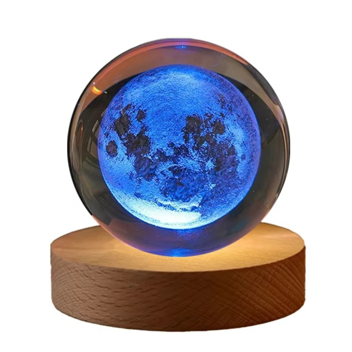 2.36 tommer RGB Krystal Kugle Nattelys med Mælkevej og Måne - Kosmos-Inspireret Natbord Dekoration
