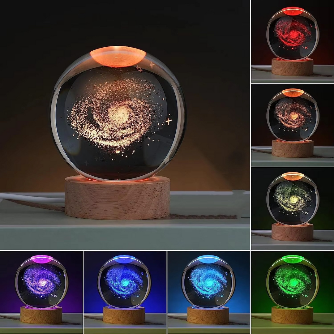2.36 tommer RGB Krystal Kugle Nattelys med Mælkevej og Måne - Kosmos-Inspireret Natbord Dekoration