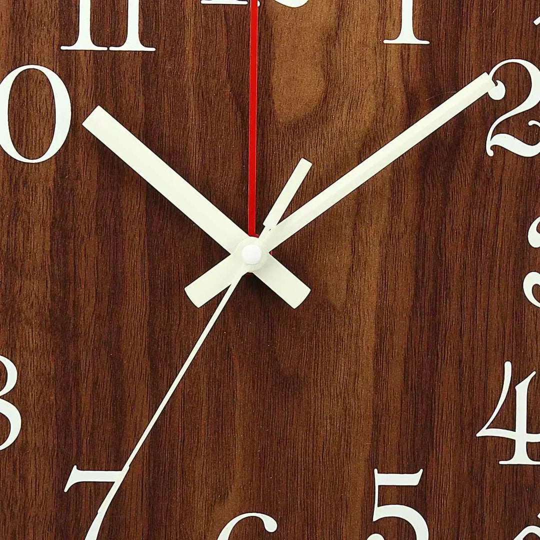 GlowClock – Luksuriøs Trævægur med Nattelys