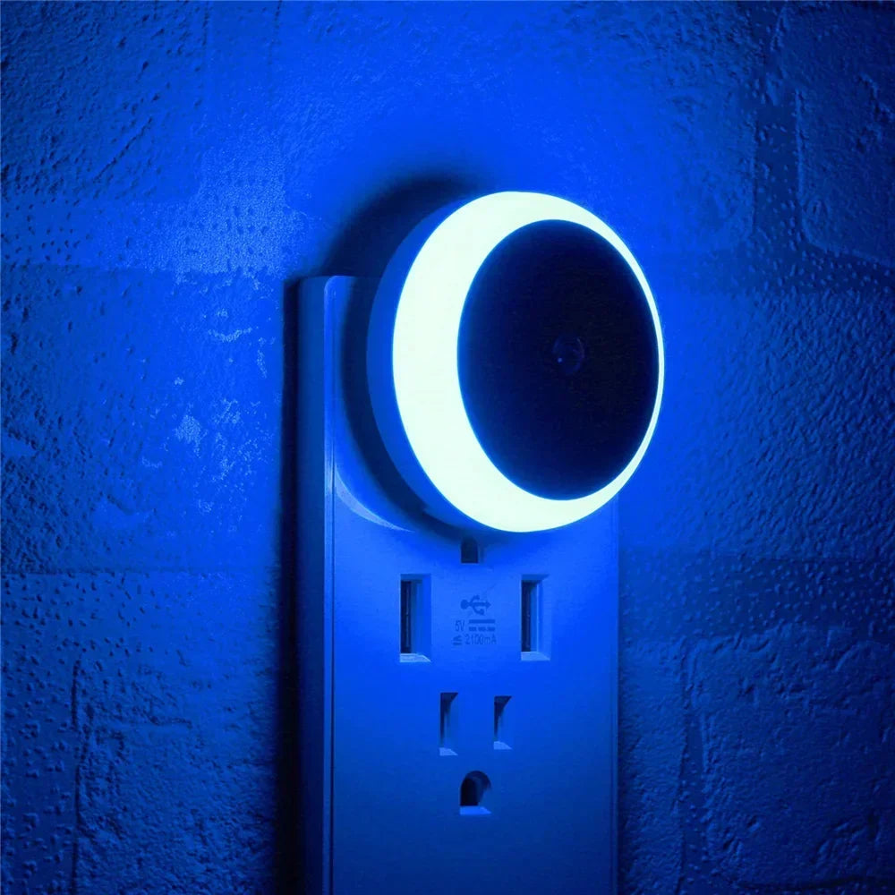 NOXORA LED natlys | Twilight sensor &amp; automatisk dæmpning | Stik-lys | Varm hvid