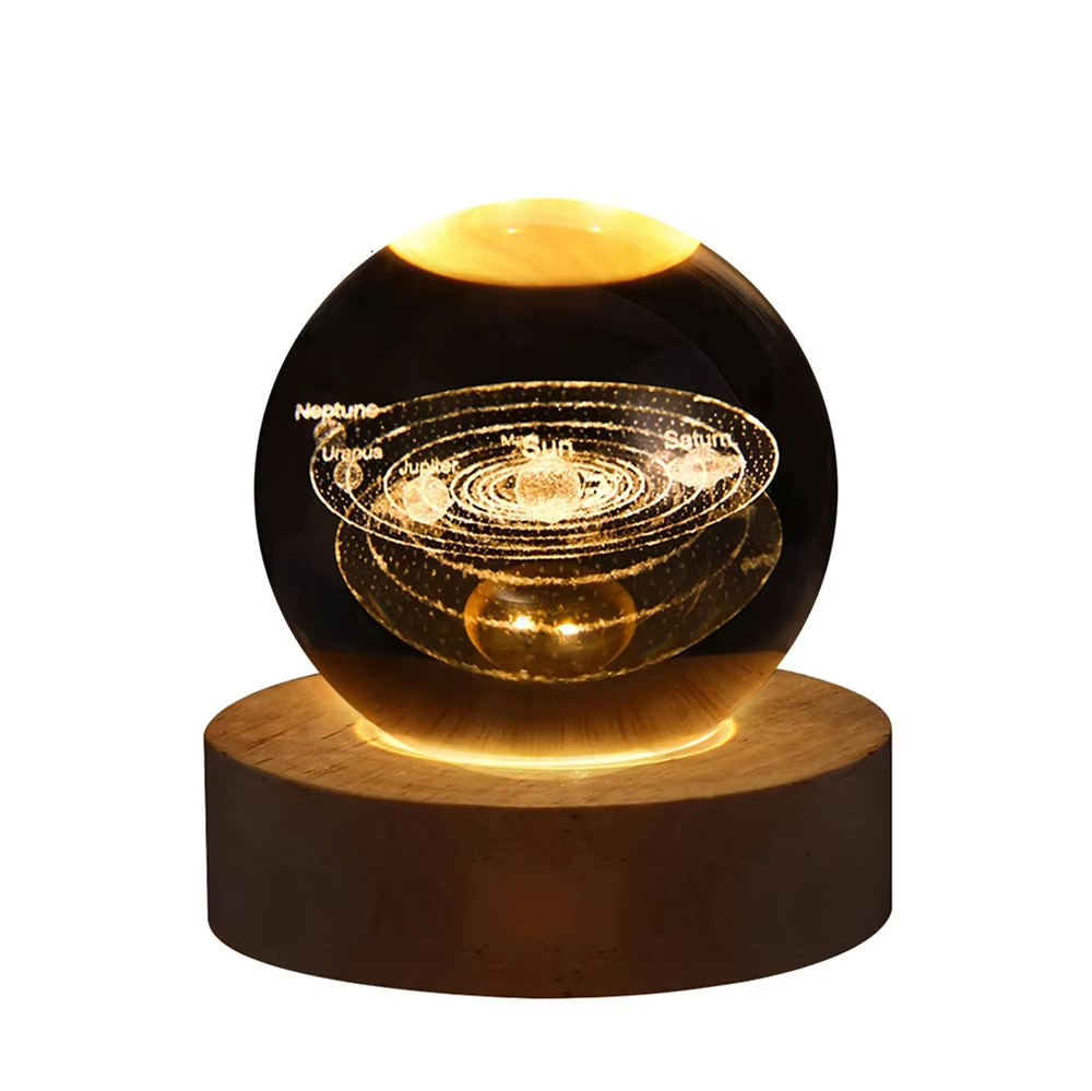 2.36 tommer RGB Krystal Kugle Nattelys med Mælkevej og Måne - Kosmos-Inspireret Natbord Dekoration