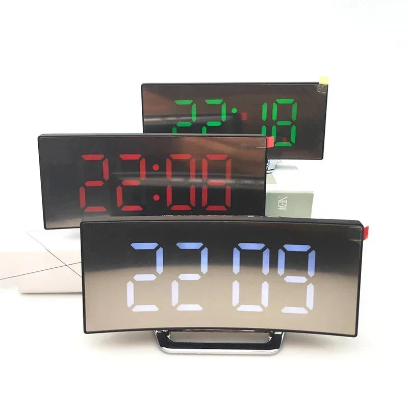 LED buet skærm digital vækkeur med USB-opladning