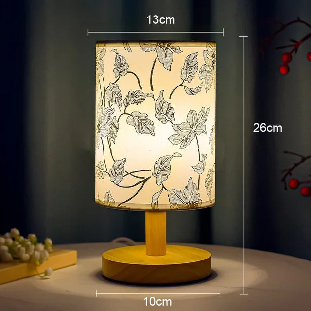 Dæmpbar LED natlampe med stofskærm i blommeblomst – Perfekt natlampe til soveværelset