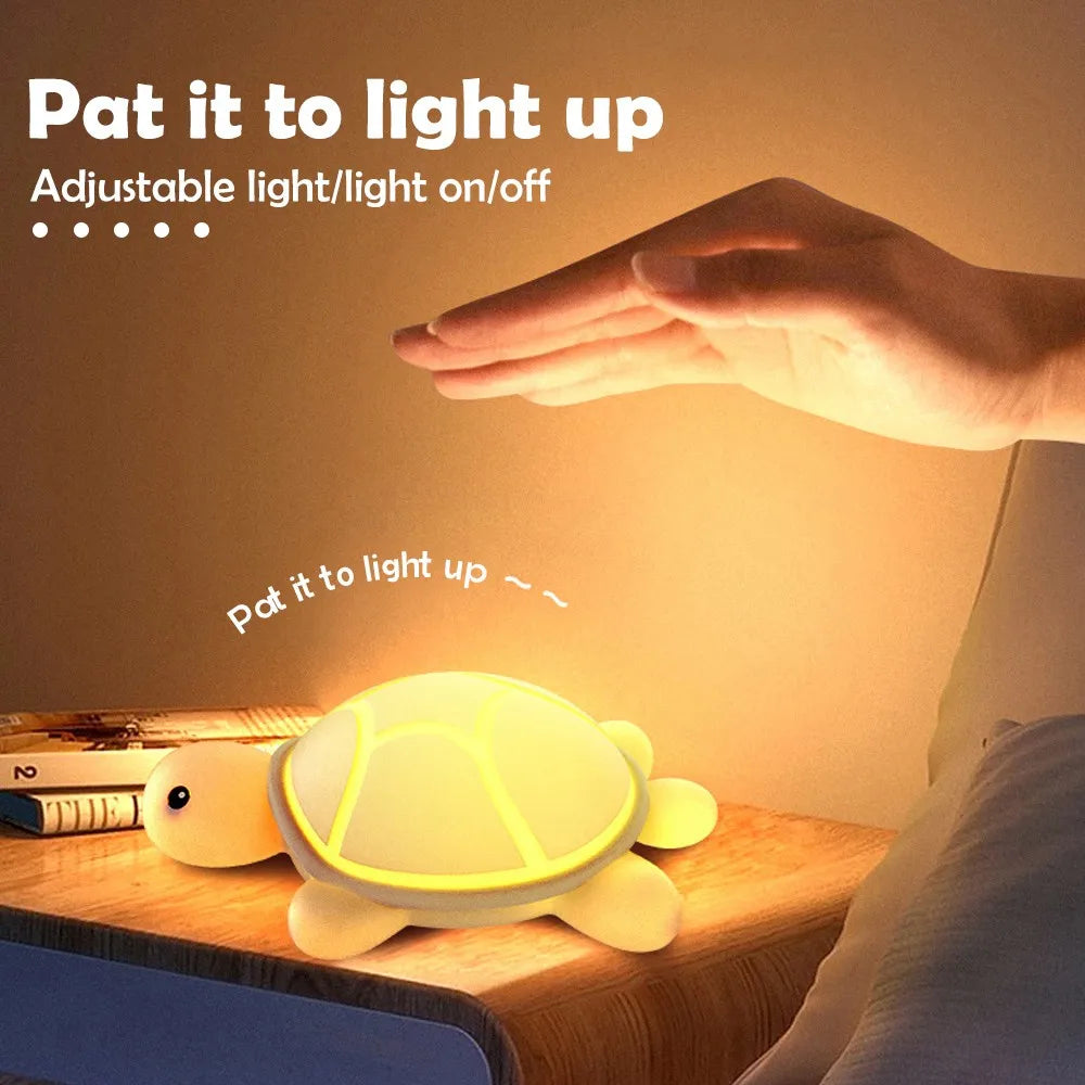 ShellGlow LED Natlampe | Søde Skildpadde | Blødt Silikone | Farveskift &amp; Varmt Lys | USB-C Genopladelig | 10,2 × 15,8 × 6,1 cm