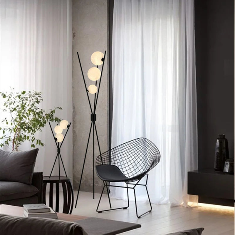 LunaGlow 3D Måne Gulvlampe moderne design med tripod LED!