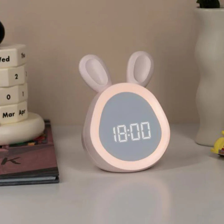 WakkerKonijn – Børne vækkeur med LED natlys og legende kanin design |