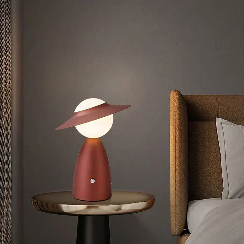 Batteri Bordlampe Mand med Hat