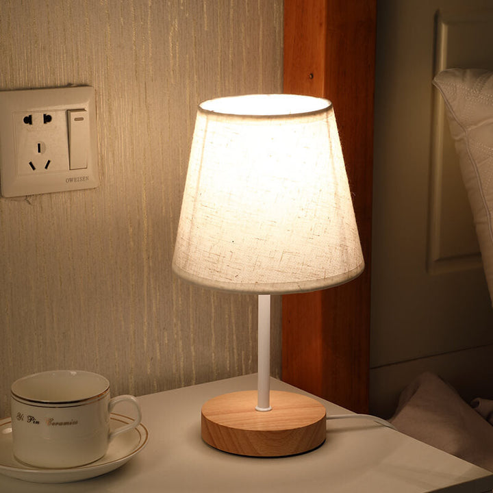 Nordisk Vintage Stof Cone Massivt Træ LED Bordlampe