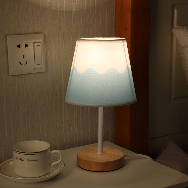 Nordisk Vintage Stof Cone Massivt Træ LED Bordlampe