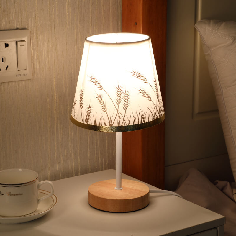 Nordisk Vintage Stof Cone Massivt Træ LED Bordlampe