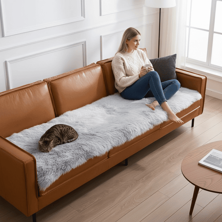 Luftig fløjl sofaovertræk med ædel æstetik