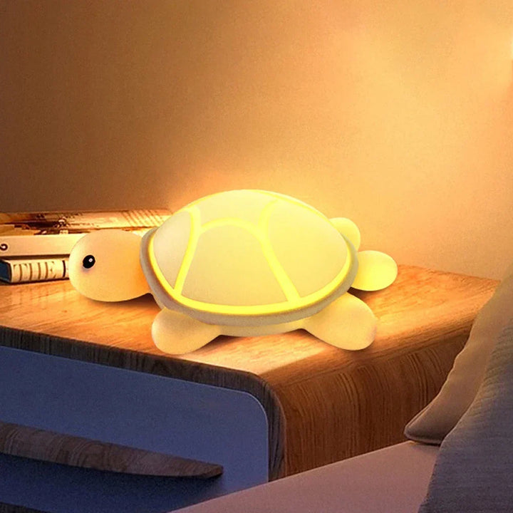 ShellGlow LED Natlampe | Søde Skildpadde | Blødt Silikone | Farveskift &amp; Varmt Lys | USB-C Genopladelig | 10,2 × 15,8 × 6,1 cm